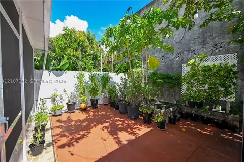 Exterior - 8115 W 8th Ct, Hialeah, FL 33014 photo 6 of 6