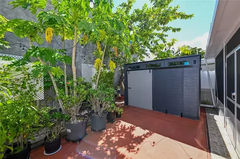 Exterior - 8115 W 8th Ct, Hialeah, FL 33014 photo 2 of 6