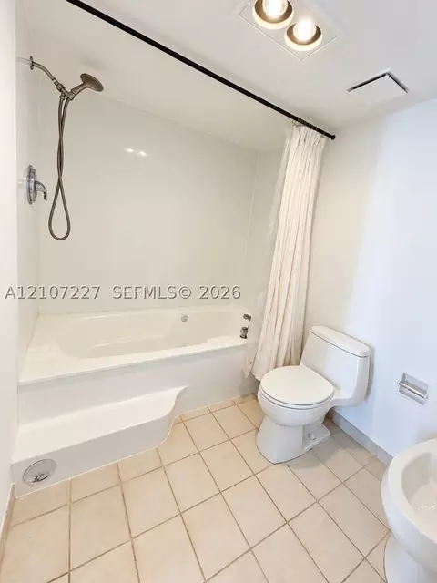 Bath - 520 Brickell Key Dr #A2012, Miami, FL 33131 photo 2 of 3