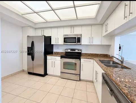 Kitchen - 520 Brickell Key Dr #A2012, Miami, FL 33131 photo 1 of 3