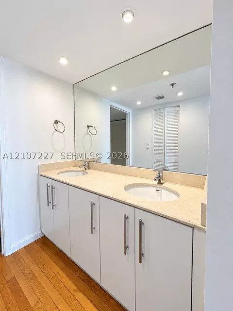 Bath - 520 Brickell Key Dr #A2012, Miami, FL 33131 photo 1 of 3