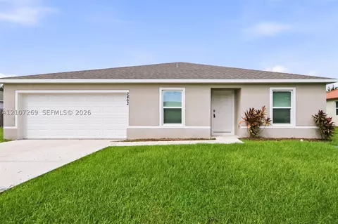 2462 SE Watercrest St, Port Saint Lucie, FL 34984