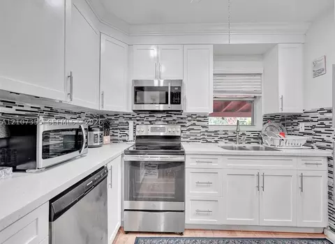 6505 Pines Pkwy, Hollywood, FL 33023