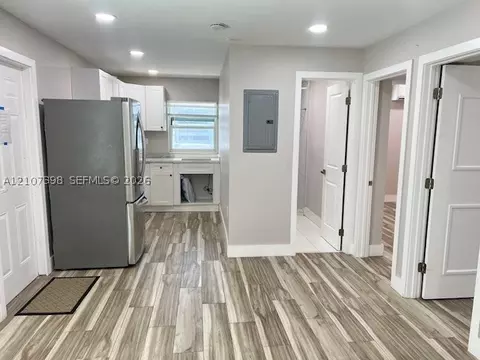 922 NW 2nd St, Miami, FL 33128