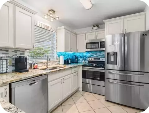 Kitchen - 65 Hemlock Ter, Ocala, FL 34472 photo 2 of 3