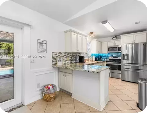 Kitchen - 65 Hemlock Ter, Ocala, FL 34472 photo 1 of 3