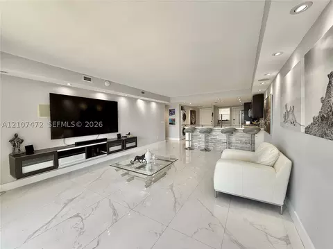 1770 NE 191st St #717-1, Miami, FL 33179