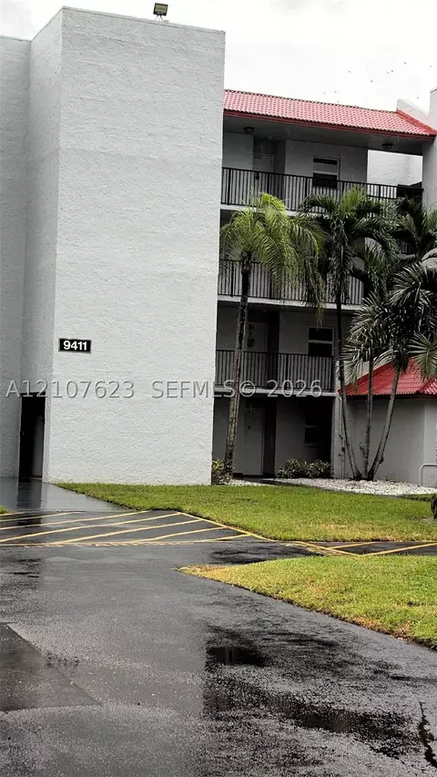 9411 Evergreen Pl #407, Davie, FL 33324
