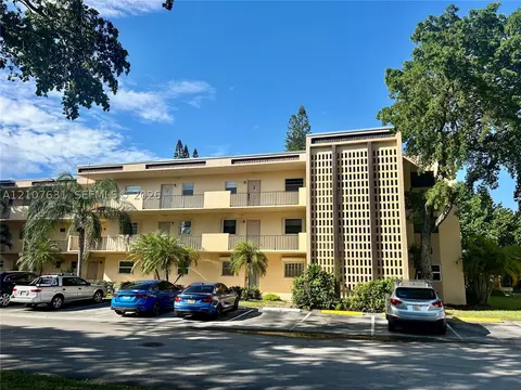 151 Berkley Rd #112, Hollywood, FL 33024