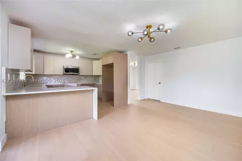 9261 SW 11th St, Miami, FL 33174