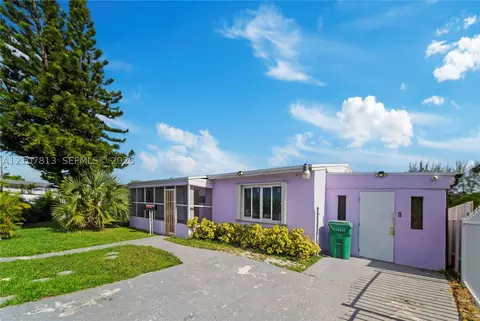 2461 NW 208th St, Miami Gardens, FL 33056