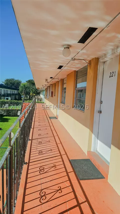 3800 SW 102nd Ave #221, Miami, FL 33165