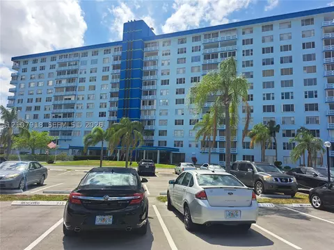 4001 Hillcrest Dr #1015, Hollywood, FL 33021