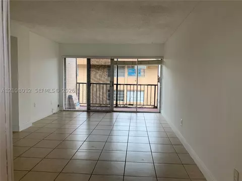 8889 Fontainebleau Blvd #403, Miami, FL 33172