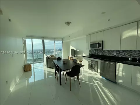 92 SW 3rd St #2307, Miami, FL 33130