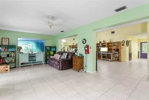 10307 NW 70th St, Tamarac, FL 33321