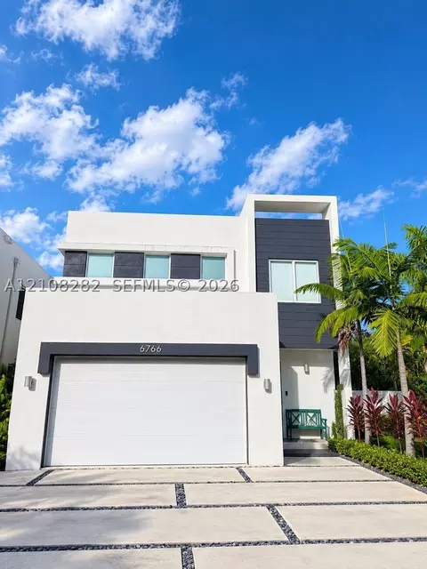6766 NW 103rd Pl, Doral, FL 33178