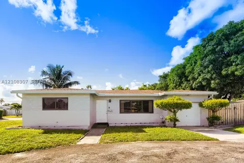 2432 Wiley Ct, Hollywood, FL 33020