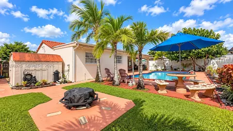 Exterior - 7931 W 6th Ave, Hialeah, FL 33014 photo 3 of 4