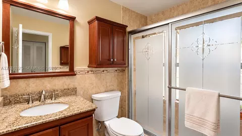 Bath - 7931 W 6th Ave, Hialeah, FL 33014 photo 2 of 2