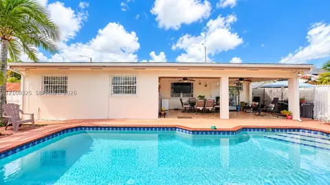 Exterior - 7931 W 6th Ave, Hialeah, FL 33014 photo 1 of 4