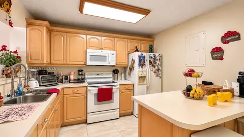 Kitchen - 7931 W 6th Ave, Hialeah, FL 33014 photo 1 of 1