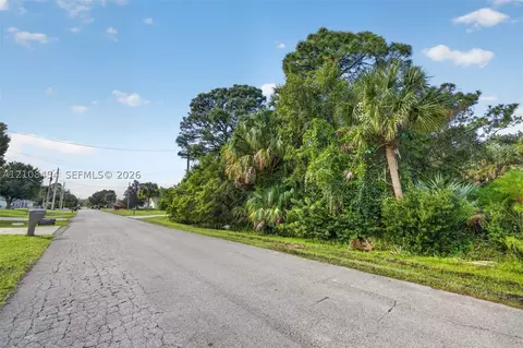6001 Raintree Trl, Fort Pierce, FL 34982