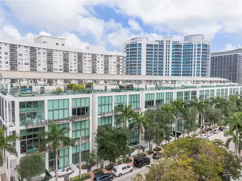 6000 Collins Ave #527, Miami Beach, FL 33140