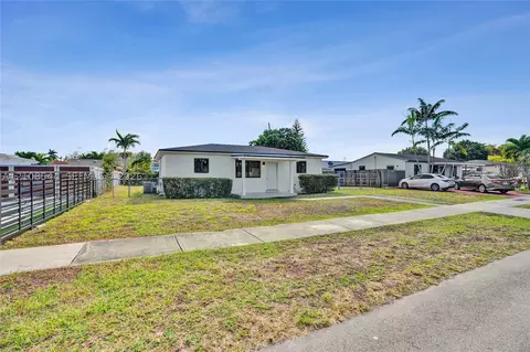10100 SW 38th Ter, Miami, FL 33165