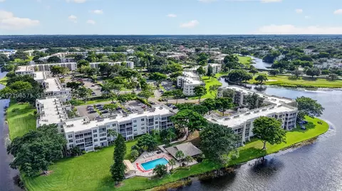 9470 Poinciana Pl #406, Davie, FL 33324