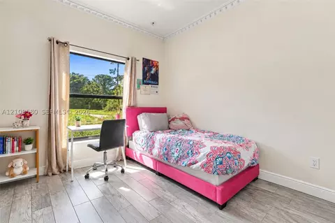 Bedroom - 2363 NE 20 Th Ave, Naples, FL 34120 photo 7 of 8