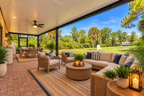 Exterior - 2363 NE 20 Th Ave, Naples, FL 34120 photo 3 of 3