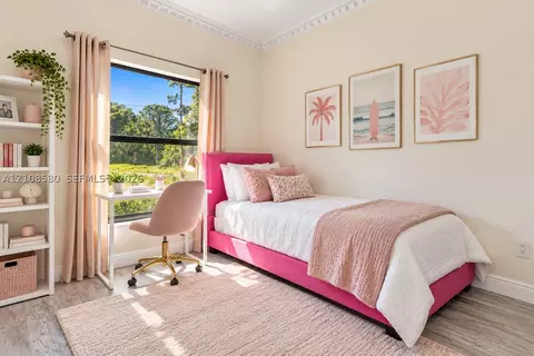Bedroom - 2363 NE 20 Th Ave, Naples, FL 34120 photo 3 of 8