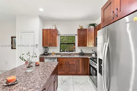 Kitchen - 2363 NE 20 Th Ave, Naples, FL 34120 photo 1 of 3