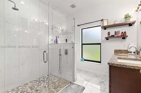Bath - 2363 NE 20 Th Ave, Naples, FL 34120 photo 1 of 3