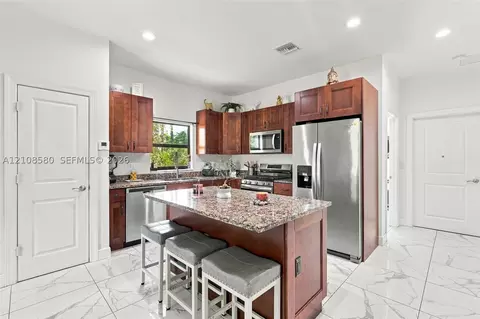 Kitchen - 2363 NE 20 Th Ave, Naples, FL 34120 photo 2 of 3