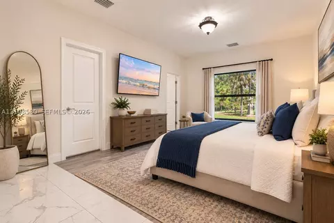 Bedroom - 2363 NE 20 Th Ave, Naples, FL 34120 photo 2 of 8
