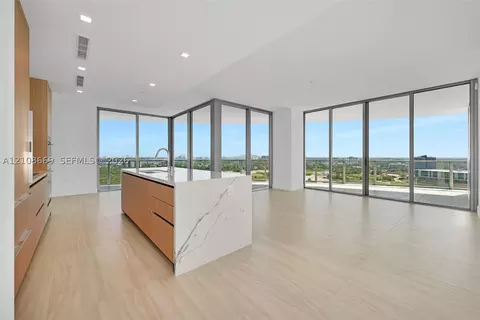 2411 Laguna Cir #1605, Miami, FL 33181