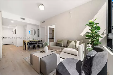 225 N Miami Ave #803, Miami, FL 33128