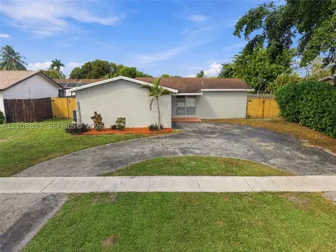 9611 Johnson St, Pembroke Pines, FL 33024