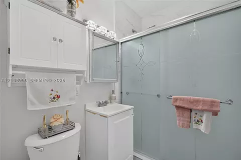 Bath - Undisclosed, Hialeah, FL 33012 photo 4 of 4