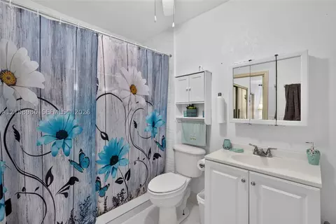 Bath - Undisclosed, Hialeah, FL 33012 photo 1 of 4