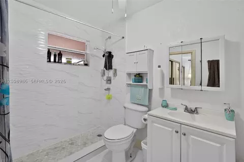 Bath - Undisclosed, Hialeah, FL 33012 photo 2 of 4