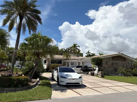 600 Hibiscus Dr, Hallandale Beach, FL 33009