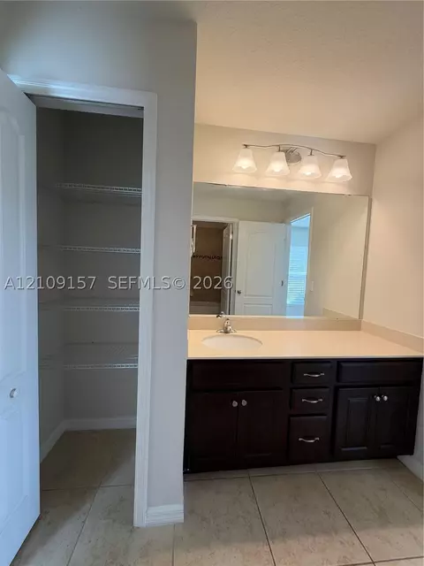 Bath - 10930 Inside Loop, Orlando, FL 32825 photo 5 of 7