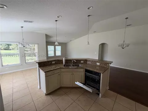 Kitchen - 10930 Inside Loop, Orlando, FL 32825 photo 2 of 4