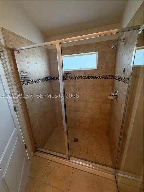 Bath - 10930 Inside Loop, Orlando, FL 32825 photo 2 of 7