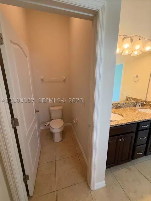 Bath - 10930 Inside Loop, Orlando, FL 32825 photo 3 of 7