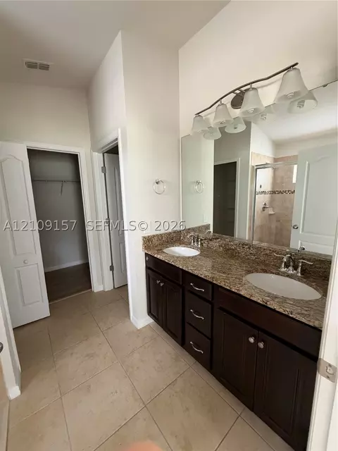 Bath - 10930 Inside Loop, Orlando, FL 32825 photo 1 of 7