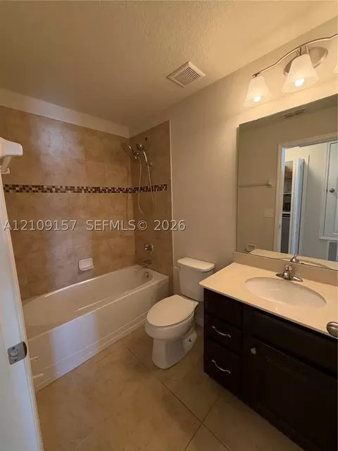 Bath - 10930 Inside Loop, Orlando, FL 32825 photo 7 of 7